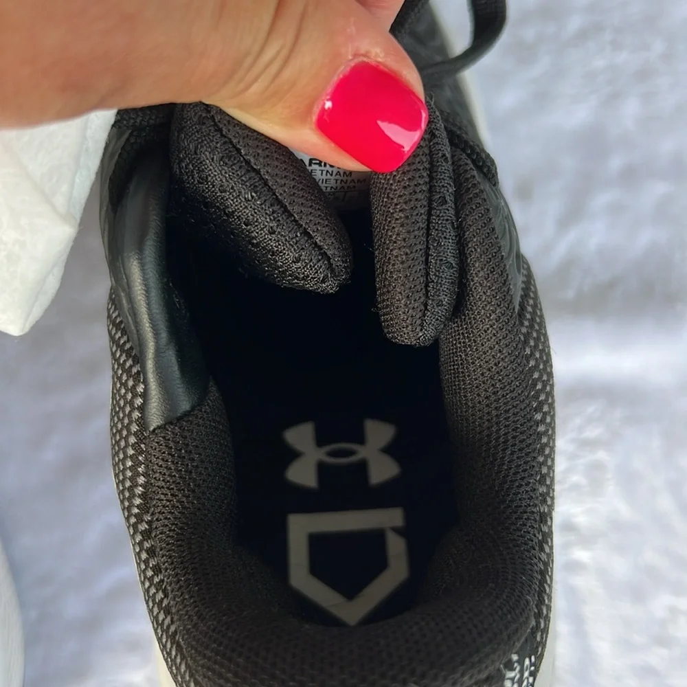 Women's UA Glyde 2 Turf Softball Shoes size 5.5US.  Never worn. - Picture 13 of 15